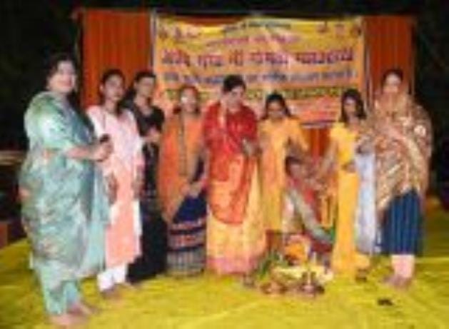 शरद पूर्णिमा पर महाआरती, दीपों से जगमगाया गोमती तट