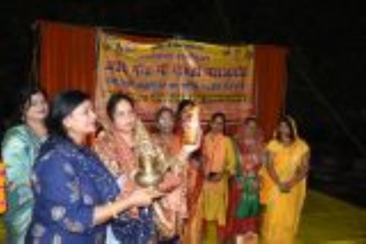 शरद पूर्णिमा पर महाआरती, दीपों से जगमगाया गोमती तट