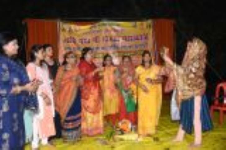 शरद पूर्णिमा पर महाआरती, दीपों से जगमगाया गोमती तट