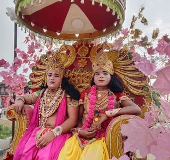 उघैती की राम बरात में शामिल एक झांकी। संवाद उघैती की राम बरात में शामिल एक झांकी। संवाद