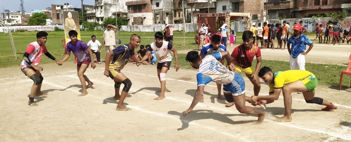 14-मकबरा स्थित स्टेडियम में प्रतियोगिता के दौरान कबड्डी खेलते खिलाड़ी।-संवाद 14-मकबरा स्थित स्टेडियम में प्रतियोगिता के दौरान कबड्डी खेलते खिलाड़ी।-संवाद