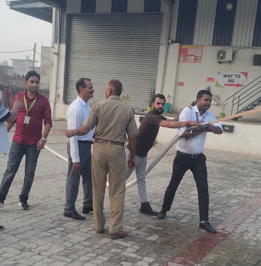 आग से बचाव के उपाय बताए।
