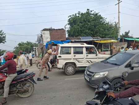 फोटो-16, पांचाल घाट पर गंगास्नान करते श्रद्धालु। संवाद फोटो-16, पांचाल घाट पर गंगास्नान करते श्रद्धालु। संवाद