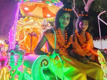 फोटो-29, शोभायात्रा में सजी महर्षि वाल्मीकि की झांकी। संवाद फोटो-29, शोभायात्रा में सजी महर्षि वाल्मीकि की झांकी। संवाद