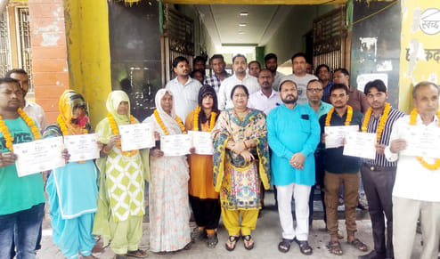 महर्षि वाल्मीकि जयंती के अवसर पर रामायण पाठ के आयोजन में भाग लेते भक्त। संवाद
