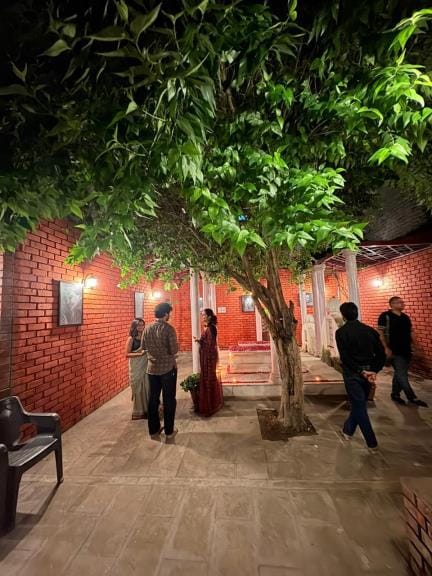 मलिका-ए-गजल के नाम से मशहूर गायिका बेगम अख्तर की 111वीं जयंती मंगलवार को मनाई गई। मलिका-ए-गजल के नाम से मशहूर गायिका बेगम अख्तर की 111वीं जयंती मंगलवार को मनाई गई।