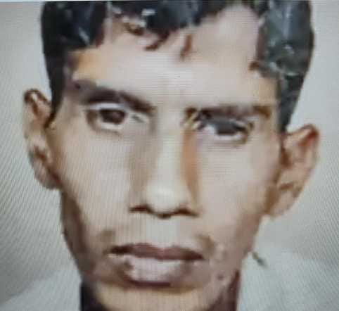 पोस्टमार्टम हाउस के बाहर पहुंचे मृतक के परिजन। संवाद