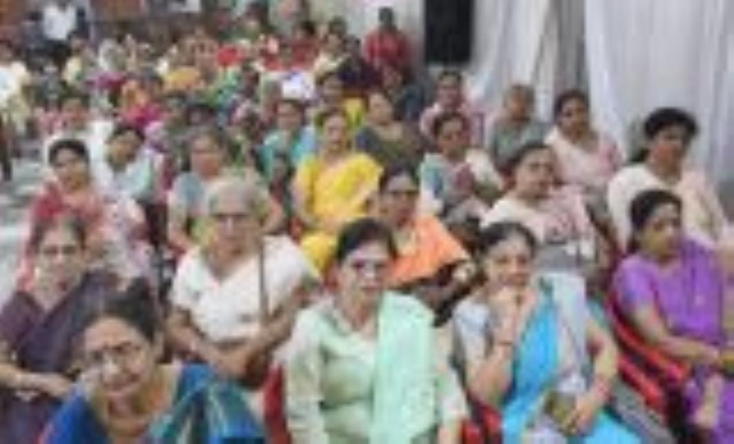 राजा बाजार स्थित गीता सत्संग भवन में मंगलवार को आयोजित प्रवचन के दौरान आचार्य गोस्वामी हरिराय ज राजा बाजार स्थित गीता सत्संग भवन में मंगलवार को आयोजित प्रवचन के दौरान आचार्य गोस्वामी हरिराय ज