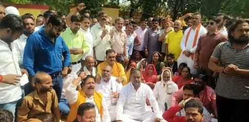 भाजपा जिला अध्यक्ष को लेकर प्रदर्शन