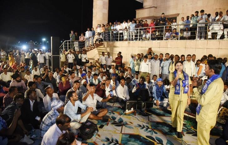 बसपा की रैली में पहुंचे पार्टी समर्थक। बसपा की रैली में पहुंचे पार्टी समर्थक।