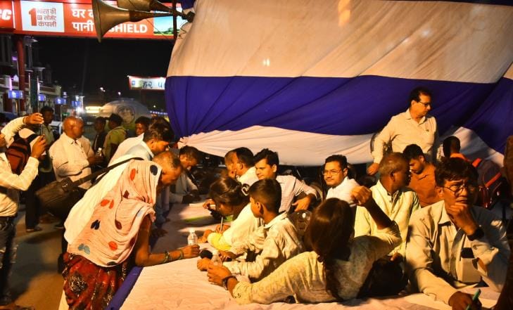 बसपा की रैली में पहुंचे समर्थक।