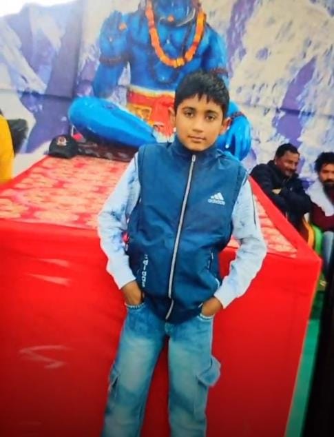 बेटी के 12 साल बाद जन्मा था प्रतीक लक्की तीन भाई-बहन में सबसे बड़ा बेटी के 12 साल बाद जन्मा था प्रतीक लक्की तीन भाई-बहन में सबसे बड़ा