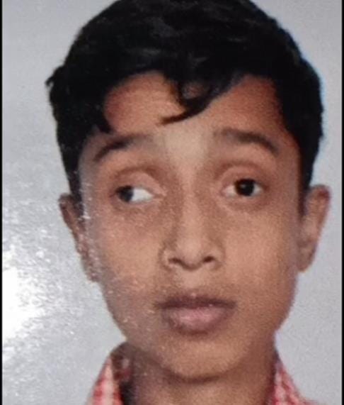 बेटी के 12 साल बाद जन्मा था प्रतीक लक्की तीन भाई-बहन में सबसे बड़ा बेटी के 12 साल बाद जन्मा था प्रतीक लक्की तीन भाई-बहन में सबसे बड़ा
