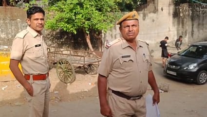 बंद पड़े मकान के टैंक में मिला महिला का अर्धनग्न शव