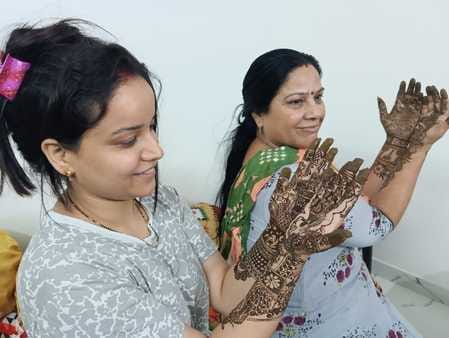 फोटो-01,माया ज्वेलर्स पर गहने दिखाते शालीन अग्रवाल।स्रोत:स्वय फोटो-01,माया ज्वेलर्स पर गहने दिखाते शालीन अग्रवाल।स्रोत:स्वय