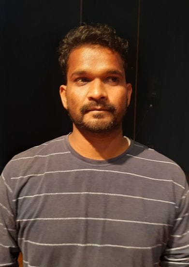 फोटो 11: सोनीपत के मुरथल विश्वविद्यालय में ईडब्ल्यूएस फ्लैट के ड्रा आवंटन के दौरान लोगों को संब