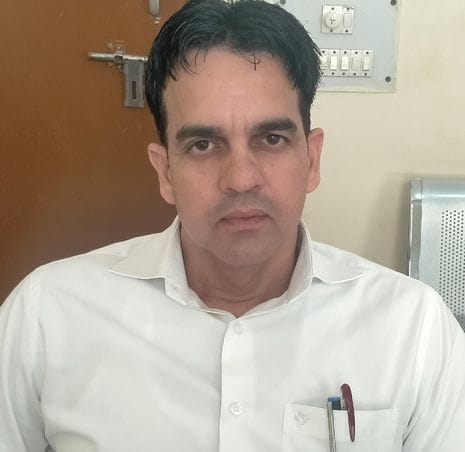 फोटो संख्या:62- जिला मुख्यालय स्थापित करवाने को लेकर लघु सचिवालय महेंद्रगढ़ में उपायुक्त कैप्टन फोटो संख्या:62- जिला मुख्यालय स्थापित करवाने को लेकर लघु सचिवालय महेंद्रगढ़ में उपायुक्त कैप्टन