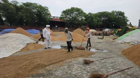 कुरुक्षेत्र। बारिश के तीन घंटे बाद भी सेक्टर 17 में इस तरह रहा जलभराव । संवाद कुरुक्षेत्र। बारिश के तीन घंटे बाद भी सेक्टर 17 में इस तरह रहा जलभराव । संवाद