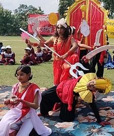 माध्यमिक शिक्षा विभाग की जनपदीय खेलकूद रैली में दौड़ में प्रतिभाग करते छात्र। संवाद