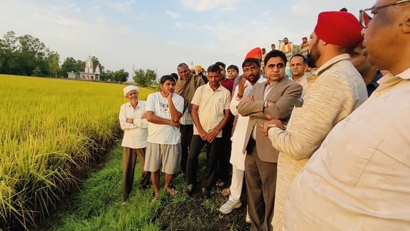 पिहोवा। फसलों का निरीक्षण के दौरान जानकारी लेते मंडल आयुक्त संजीव वर्मा। विज्ञप्ति पिहोवा। फसलों का निरीक्षण के दौरान जानकारी लेते मंडल आयुक्त संजीव वर्मा। विज्ञप्ति