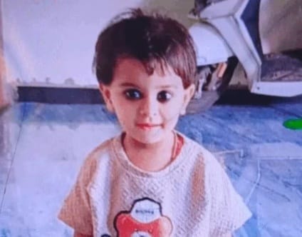 सीहोर के बरखेड़ी गांव में गलत इंजेक्शन से 2 वर्षीय बच्ची की मौत के बाद मुस्कान अस्पताल सील कर द सीहोर के बरखेड़ी गांव में गलत इंजेक्शन से 2 वर्षीय बच्ची की मौत के बाद मुस्कान अस्पताल सील कर द
