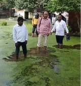 शहाबगंज कम्पोजिट विद्यालय में हुआ जलभराव। संवाद शहाबगंज कम्पोजिट विद्यालय में हुआ जलभराव। संवाद