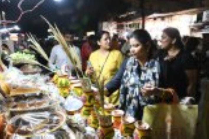 अमीनाबाद, चौक, भूतनाथ, आलमबाग, महानगर, इंदिरानगर, गोमतीनगर और आशियाना में गहनों, साड़ियों, घड़ि अमीनाबाद, चौक, भूतनाथ, आलमबाग, महानगर, इंदिरानगर, गोमतीनगर और आशियाना में गहनों, साड़ियों, घड़ि