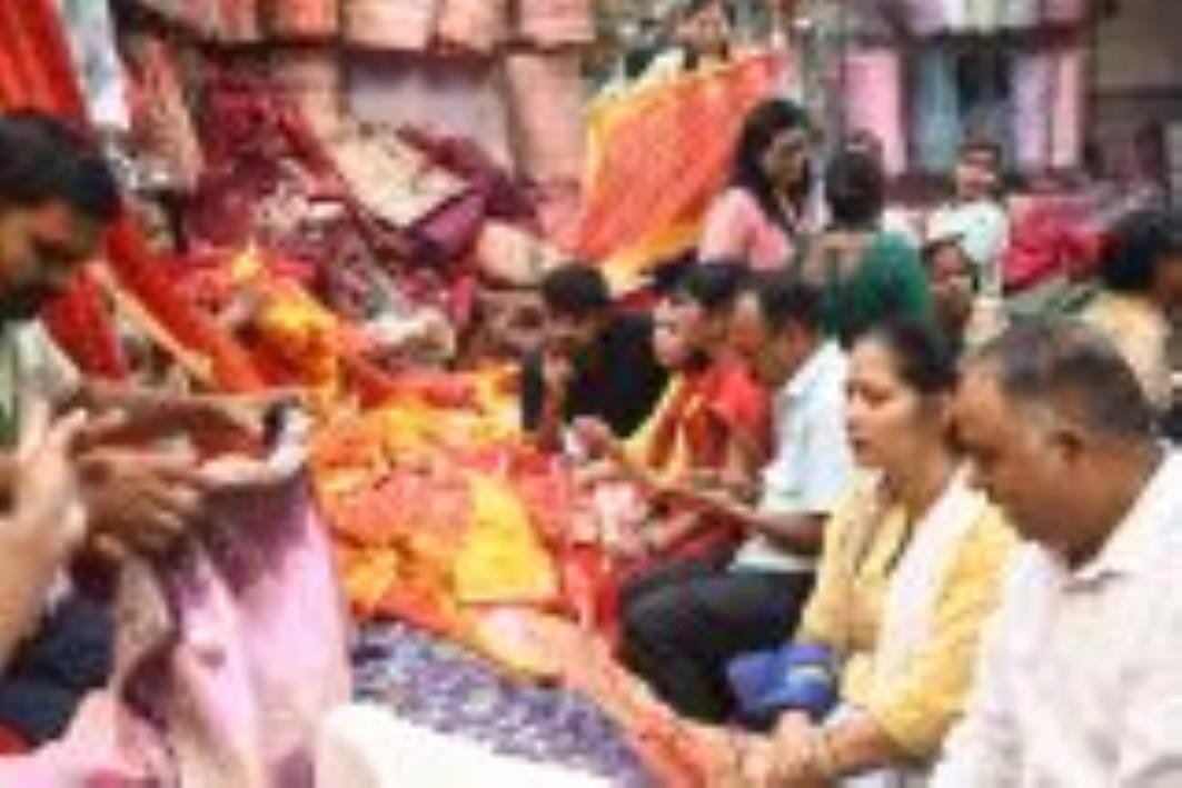 अमीनाबाद, चौक, भूतनाथ, आलमबाग, महानगर, इंदिरानगर, गोमतीनगर और आशियाना में गहनों, साड़ियों, घड़ि अमीनाबाद, चौक, भूतनाथ, आलमबाग, महानगर, इंदिरानगर, गोमतीनगर और आशियाना में गहनों, साड़ियों, घड़ि