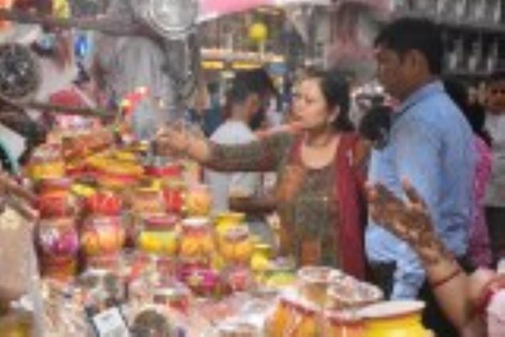 अमीनाबाद, चौक, भूतनाथ, आलमबाग, महानगर, इंदिरानगर, गोमतीनगर और आशियाना में गहनों, साड़ियों, घड़ि अमीनाबाद, चौक, भूतनाथ, आलमबाग, महानगर, इंदिरानगर, गोमतीनगर और आशियाना में गहनों, साड़ियों, घड़ि