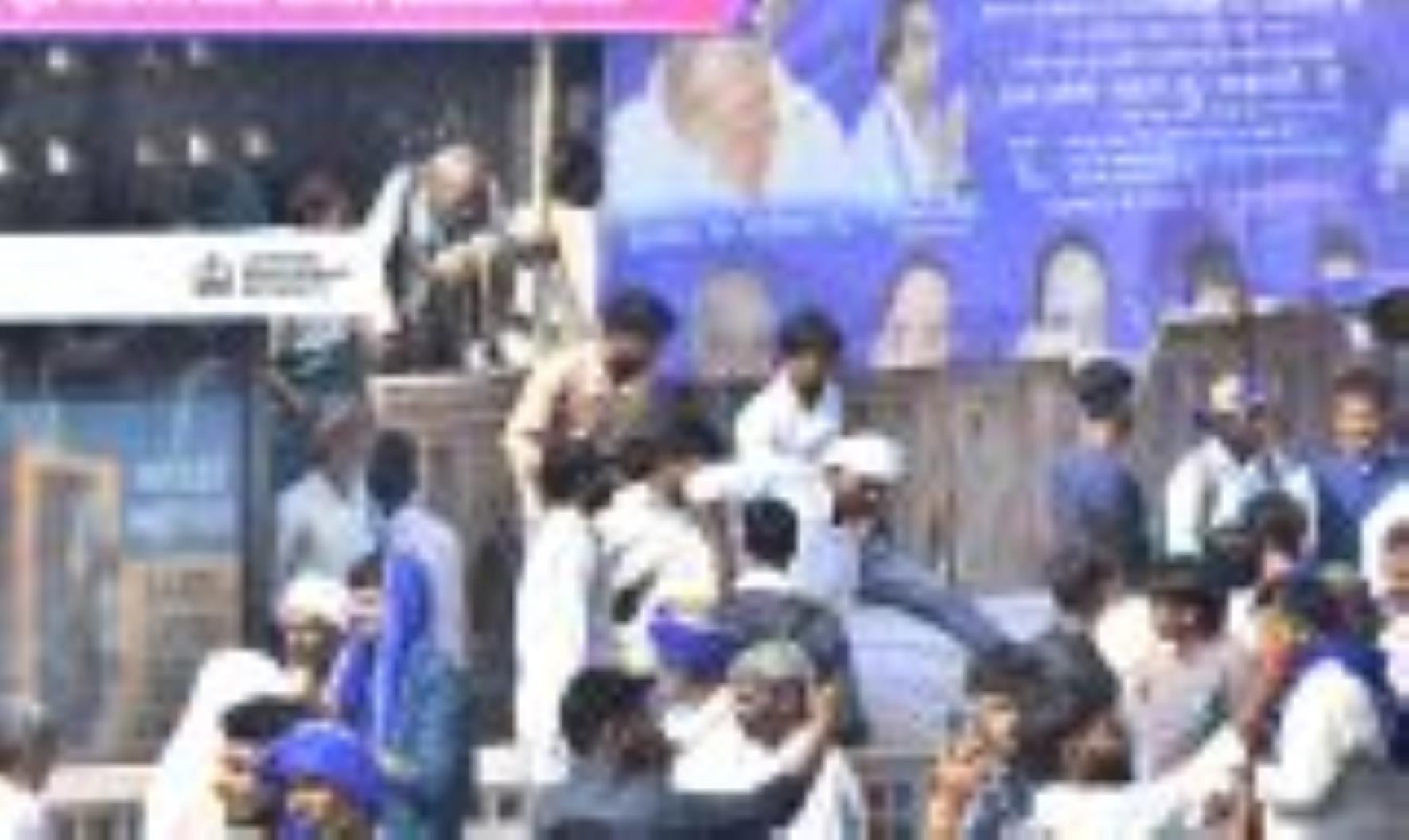 बसपा के संस्थापक कांशीराम के परिनिर्वाण दिवस पर बृहस्पतिवार को आलमबाग स्थित मान्यवर कांशीराम स्
