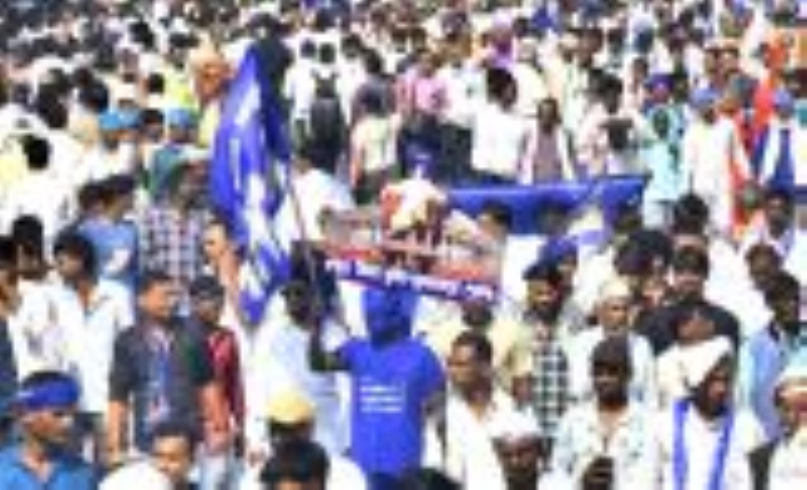 बसपा के संस्थापक कांशीराम के परिनिर्वाण दिवस पर बृहस्पतिवार को आलमबाग स्थित मान्यवर कांशीराम स्