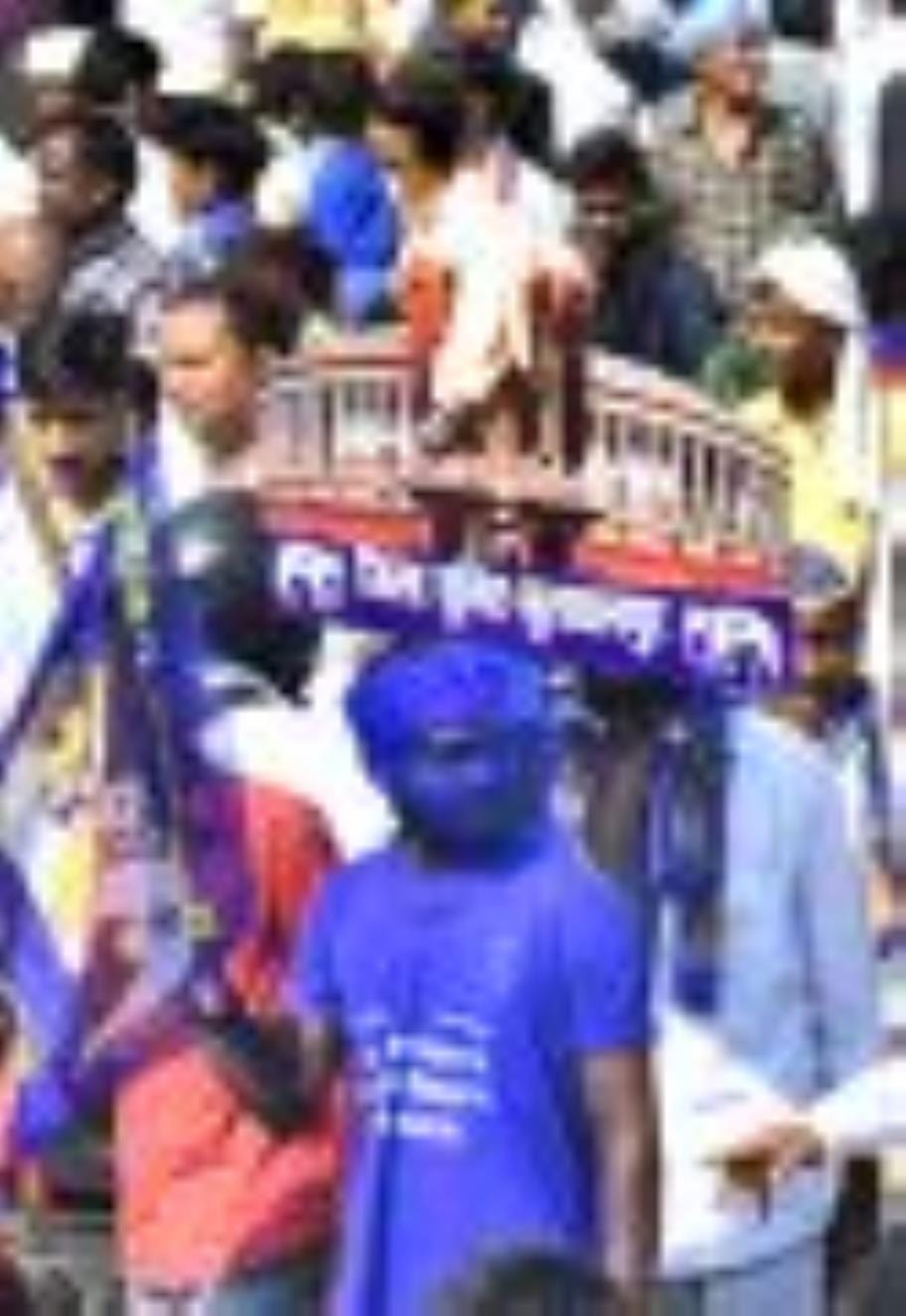 बसपा के संस्थापक कांशीराम के परिनिर्वाण दिवस पर बृहस्पतिवार को आलमबाग स्थित मान्यवर कांशीराम स्