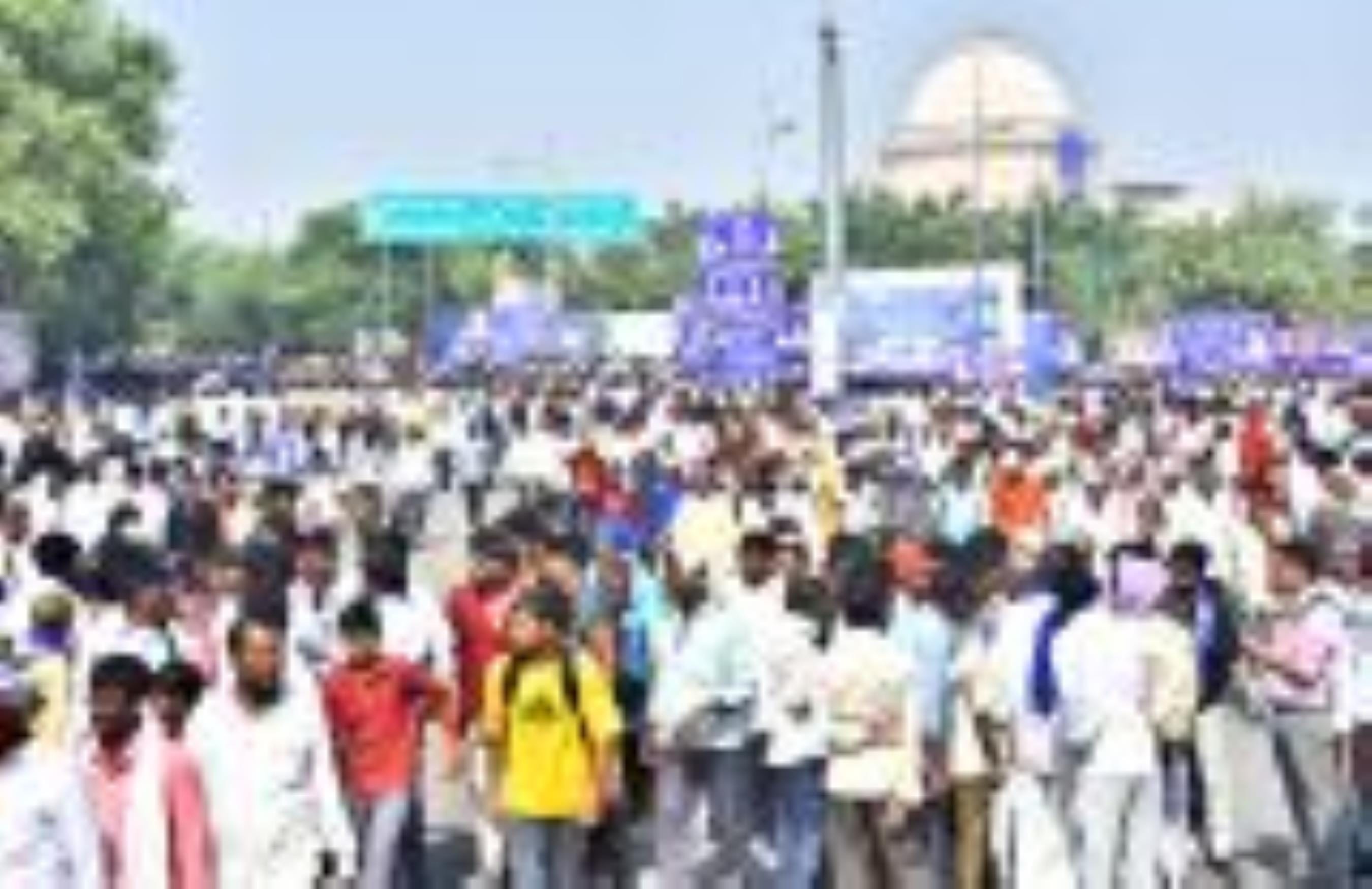 बसपा के संस्थापक कांशीराम के परिनिर्वाण दिवस पर बृहस्पतिवार को आलमबाग स्थित मान्यवर कांशीराम स्