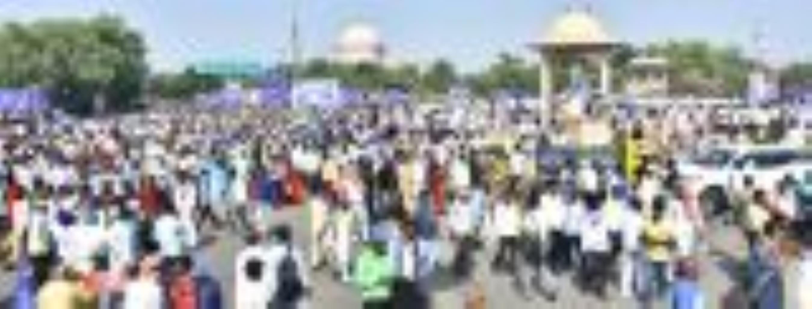 बसपा के संस्थापक कांशीराम के परिनिर्वाण दिवस पर बृहस्पतिवार को आलमबाग स्थित मान्यवर कांशीराम स्