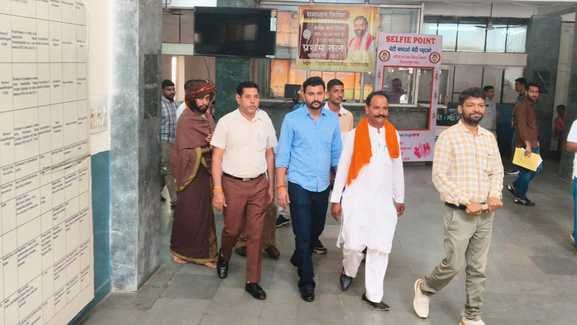डीसी पार्थ गुप्ता से मिलने पहुंचे आदिबद्री तीर्थ, संगठन व गांव काठगढ़ के लोग।संवाद