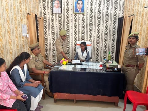 एसओ सहसवान के रूप में जिम्मेदारी निभाती छात्रा रिद्विमा माहेश्वरी। स्रोत- मीडिया सेल