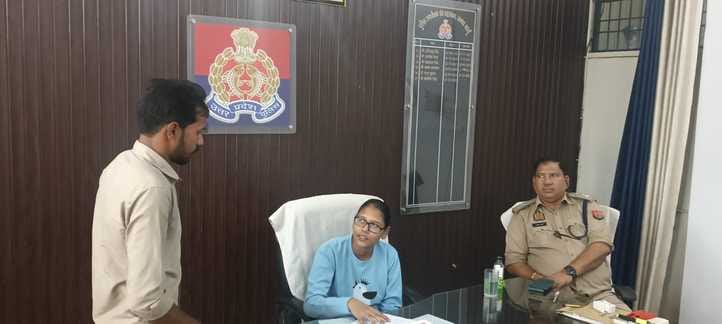 एसओ सहसवान के रूप में जिम्मेदारी निभाती छात्रा रिद्विमा माहेश्वरी। स्रोत- मीडिया सेल