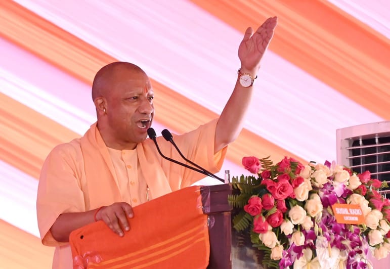 फोटो - 10 मंच पर मौजूद विधायक व अन्य नेता। संवाद फोटो - 10 मंच पर मौजूद विधायक व अन्य नेता। संवाद