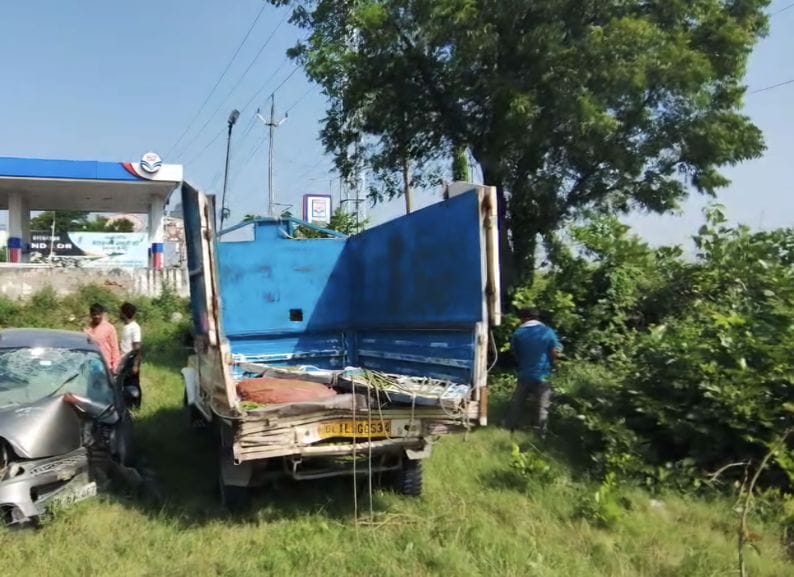 फोटो :23: सोनीपत में गांव खेवड़ा के पास एनएच-334बी पर हुए हादसे के बाद बहालगढ़ थाना में पहुंचे प फोटो :23: सोनीपत में गांव खेवड़ा के पास एनएच-334बी पर हुए हादसे के बाद बहालगढ़ थाना में पहुंचे प
