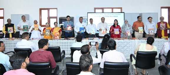 कैंसर संस्थान में शुक्रवार को श्रीराम शर्मा आचार्य के संपूर्ण 79 खंडों का 450वां साहित्य संस्था कैंसर संस्थान में शुक्रवार को श्रीराम शर्मा आचार्य के संपूर्ण 79 खंडों का 450वां साहित्य संस्था