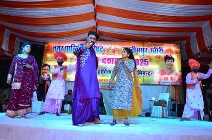 पंजाबी संगीत सम्मेलन में नृत्य करते कलाकार। स्रोत : आयोजक