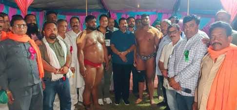 पालकवाह में पेट्रोल में लूट करने घुसे आरोपियों की सीसीटीवी फुटेज। संवाद पालकवाह में पेट्रोल में लूट करने घुसे आरोपियों की सीसीटीवी फुटेज। संवाद