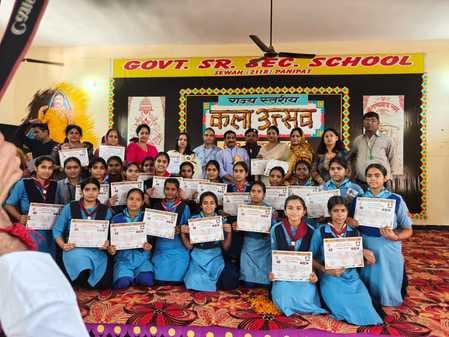 राज्य स्तरीय कला उत्सव में प्रस्तुति देते प्रतिभागी। राज्य स्तरीय कला उत्सव में प्रस्तुति देते प्रतिभागी।
