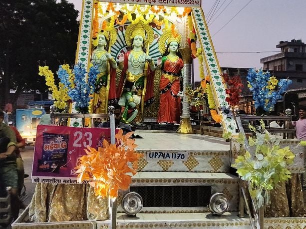 वजीरगंज में श्रीराम बरात निकलने से पूर्व पूजा अर्चना करते शहर विधायक। संवाद वजीरगंज में श्रीराम बरात निकलने से पूर्व पूजा अर्चना करते शहर विधायक। संवाद