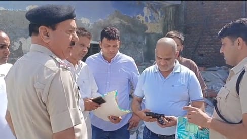 फार्म हाउस पर घुसा घायल संदिग्ध आरोपी। संवाद