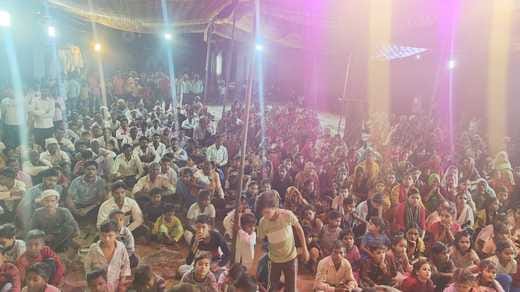 फोटो-04, अमृतपुर में रामलीला का मंचन करते कलाकार। संवाद