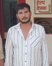 फोटो7 मारपीट में घायल कन्हैया। फोटो7 मारपीट में घायल कन्हैया।