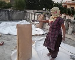 गांव सठला में छापेमारी के दौरान मौके से पकडा युवक। (मवाना)