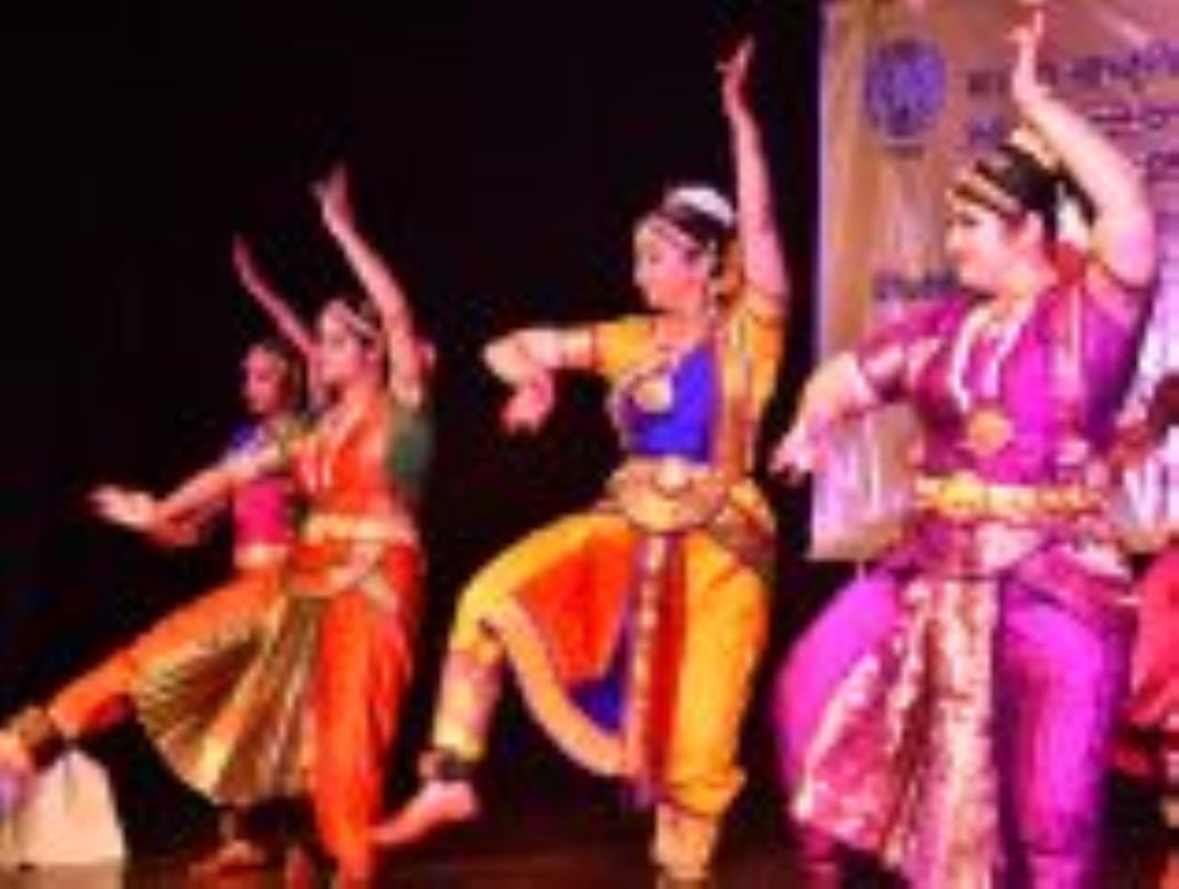 नृत्यांगना ज्योति भट्ट ने भरतनाट्यम की शानदार प्रस्तुति दी। नृत्यांगना ज्योति भट्ट ने भरतनाट्यम की शानदार प्रस्तुति दी।