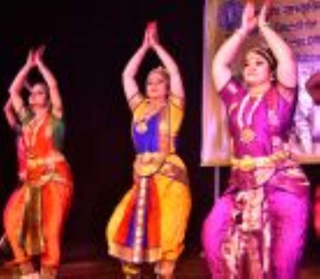नृत्यांगना ज्योति भट्ट ने भरतनाट्यम की शानदार प्रस्तुति दी। नृत्यांगना ज्योति भट्ट ने भरतनाट्यम की शानदार प्रस्तुति दी।